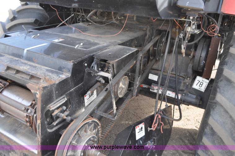 image for item G7283 2000 Gleaner R62 combine