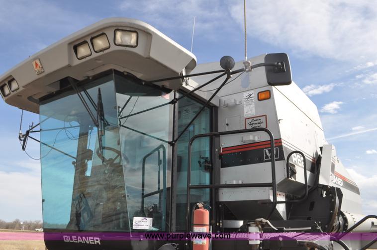 image for item G7283 2000 Gleaner R62 combine