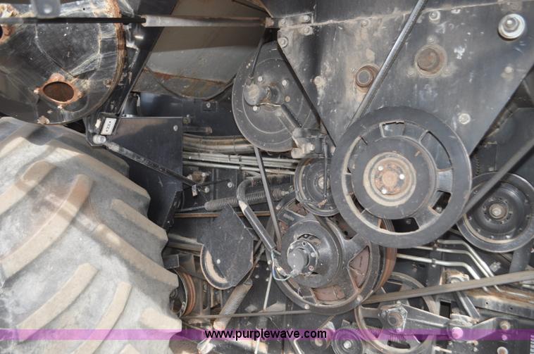 image for item G7283 2000 Gleaner R62 combine