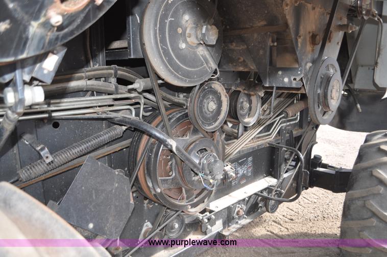 image for item G7283 2000 Gleaner R62 combine