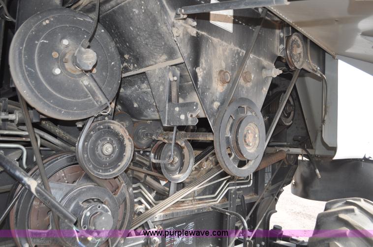 image for item G7283 2000 Gleaner R62 combine