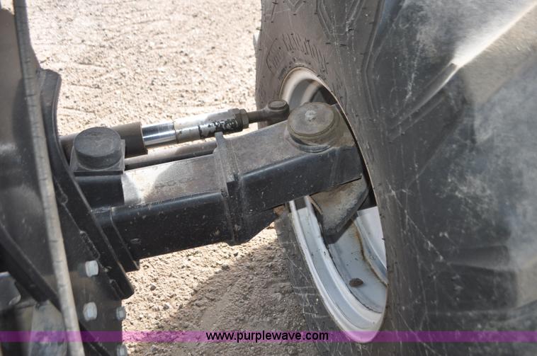 image for item G7283 2000 Gleaner R62 combine