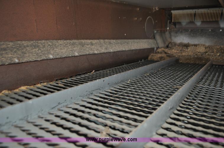 image for item G7283 2000 Gleaner R62 combine