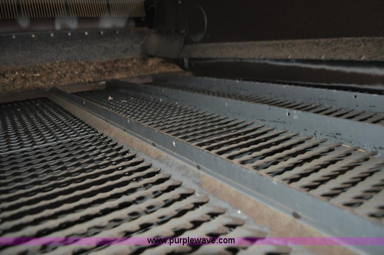 image for item G7283 2000 Gleaner R62 combine