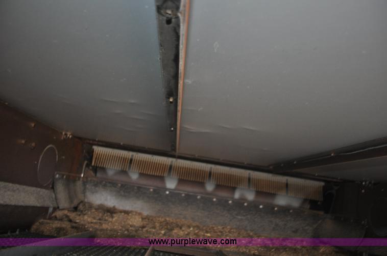 image for item G7283 2000 Gleaner R62 combine