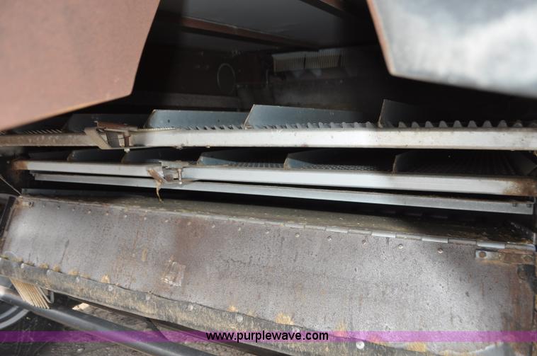 image for item G7283 2000 Gleaner R62 combine