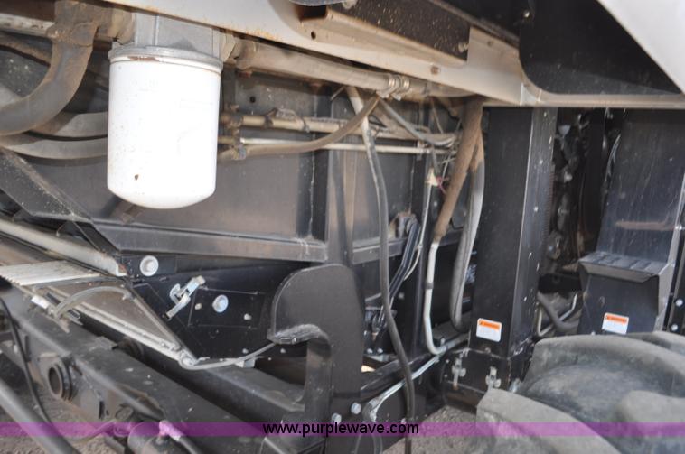 image for item G7283 2000 Gleaner R62 combine