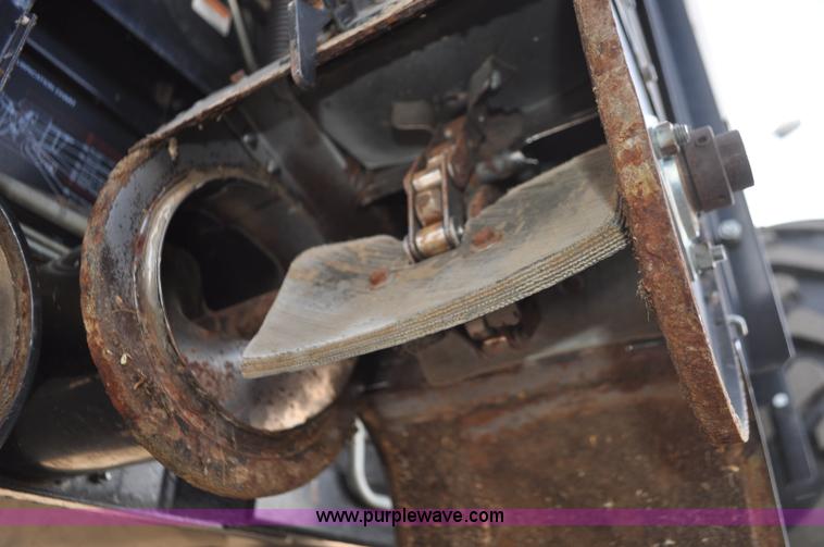 image for item G7283 2000 Gleaner R62 combine