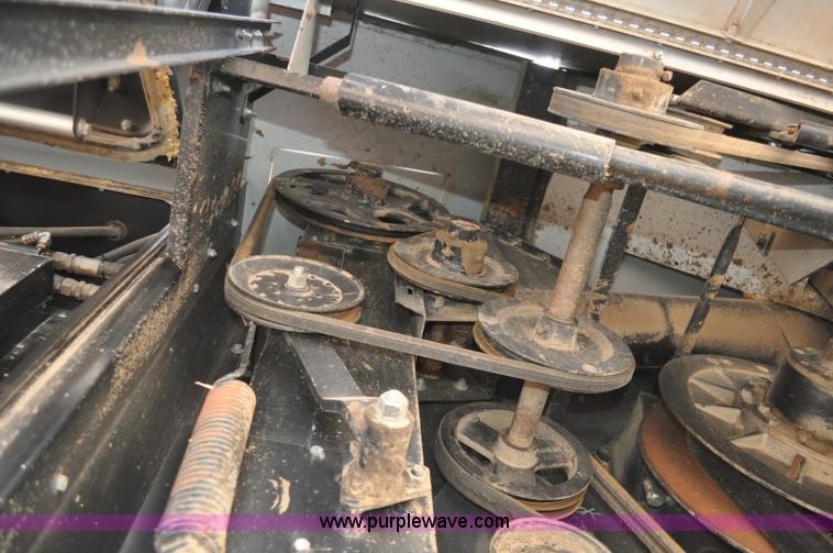 image for item G7283 2000 Gleaner R62 combine