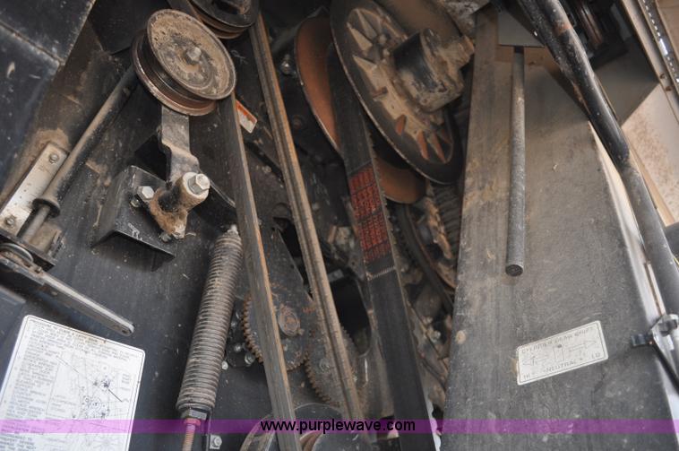 image for item G7283 2000 Gleaner R62 combine