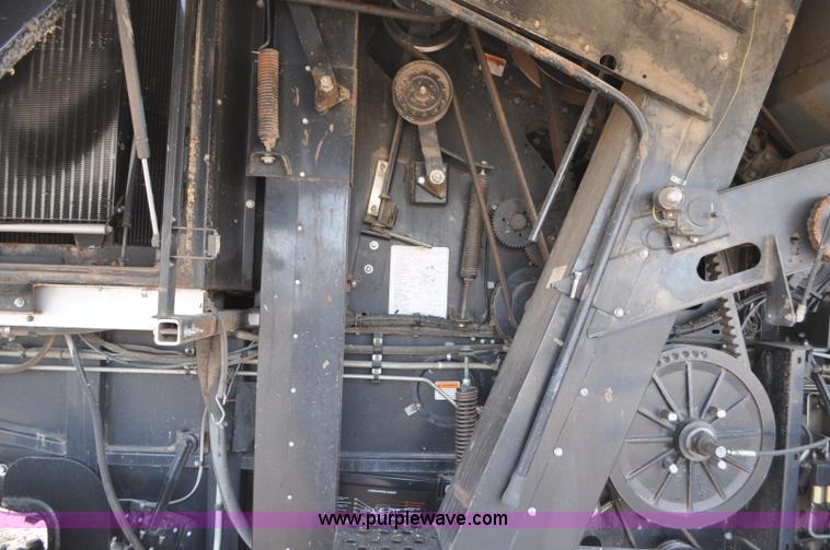 image for item G7283 2000 Gleaner R62 combine