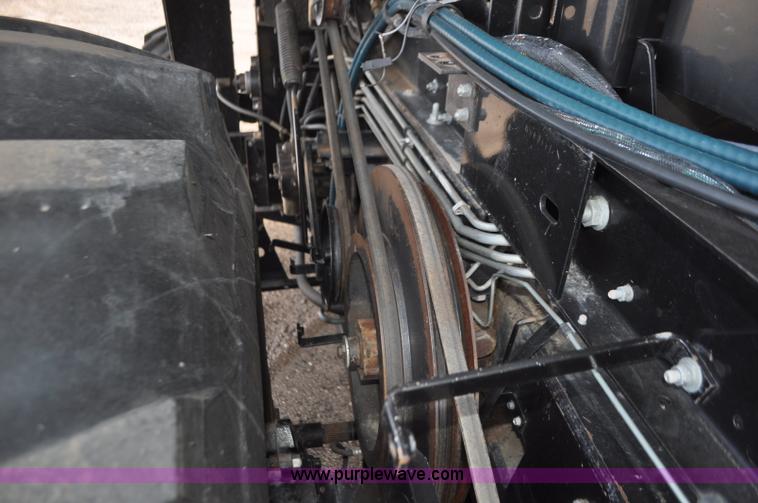 image for item G7283 2000 Gleaner R62 combine