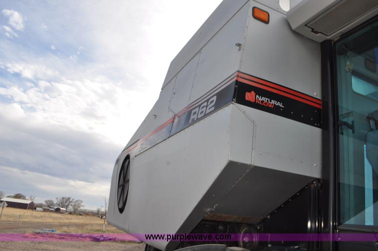 image for item G7283 2000 Gleaner R62 combine
