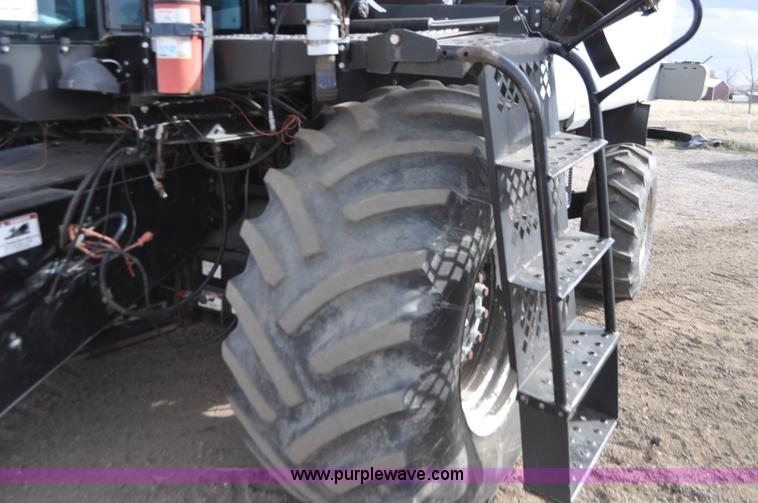 image for item G7283 2000 Gleaner R62 combine