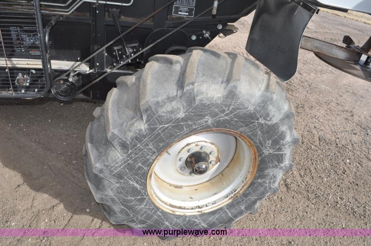 image for item G7283 2000 Gleaner R62 combine