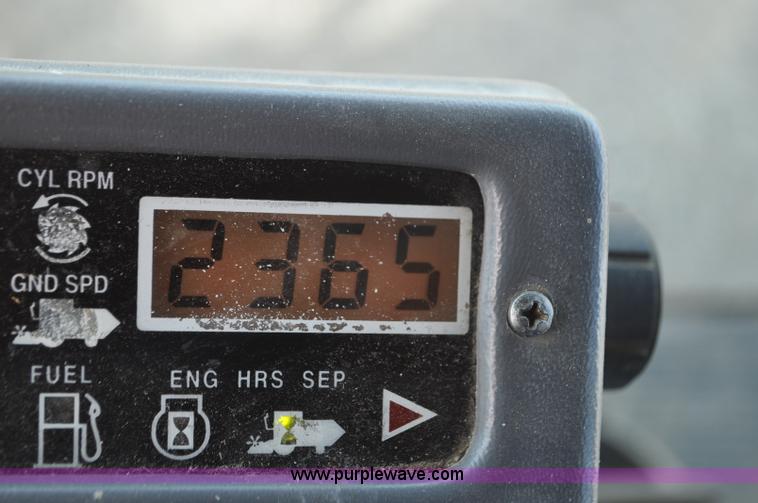 image for item G7283 2000 Gleaner R62 combine