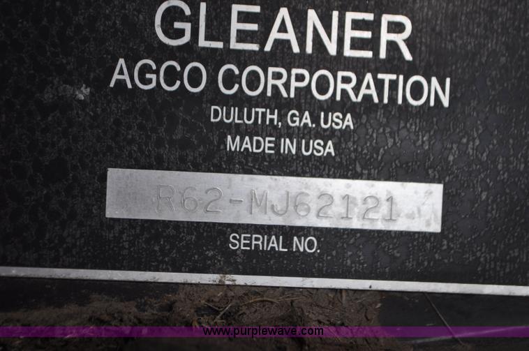 image for item G7283 2000 Gleaner R62 combine