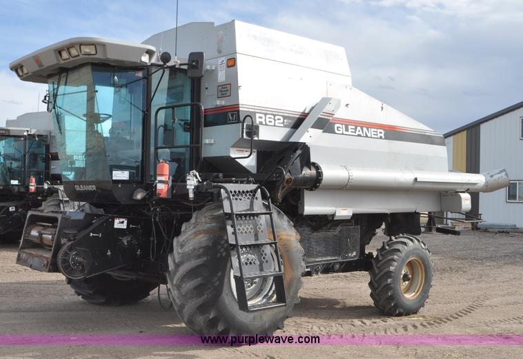 image for item G7284 2000 Gleaner R62 combine