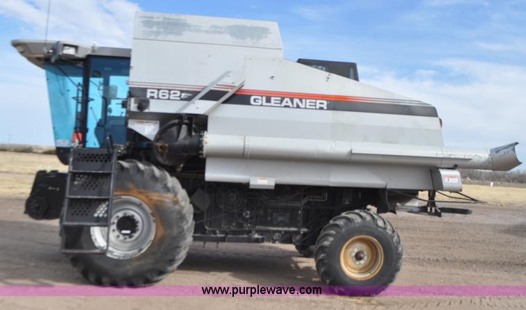 image for item G7284 2000 Gleaner R62 combine