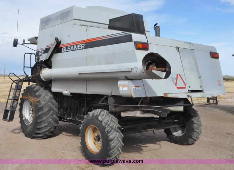 image for item G7284 2000 Gleaner R62 combine