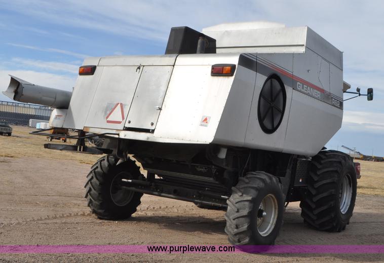 image for item G7284 2000 Gleaner R62 combine