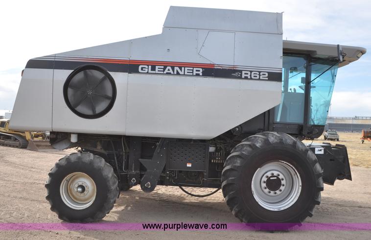 image for item G7284 2000 Gleaner R62 combine