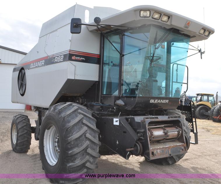 image for item G7284 2000 Gleaner R62 combine