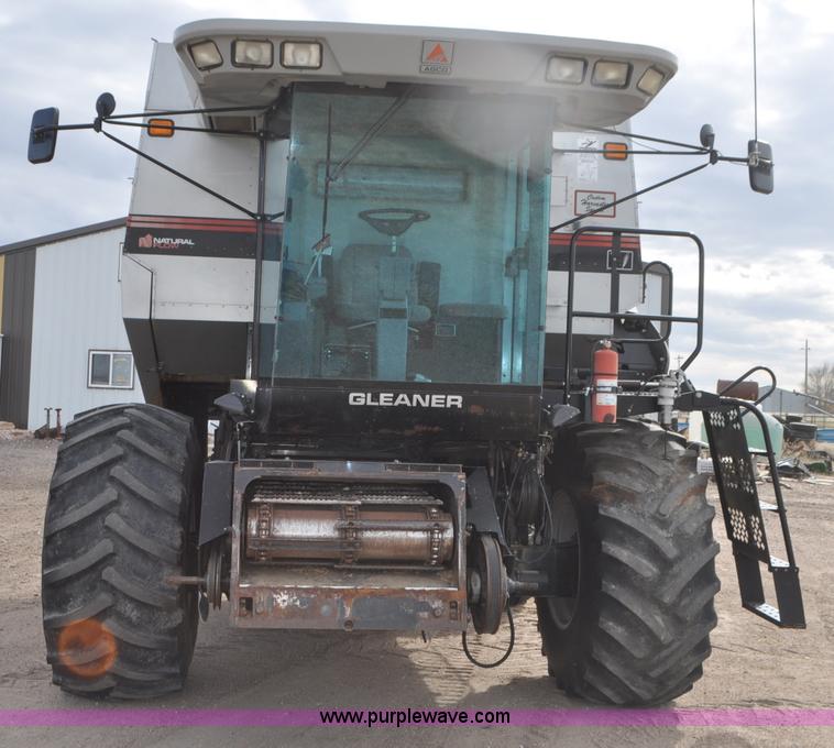 image for item G7284 2000 Gleaner R62 combine