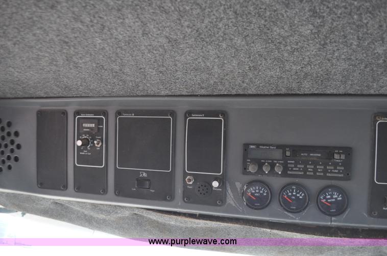 image for item G7284 2000 Gleaner R62 combine