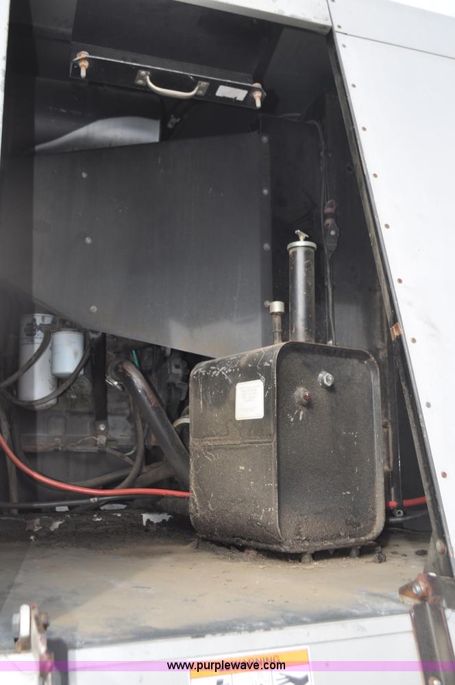 image for item G7284 2000 Gleaner R62 combine