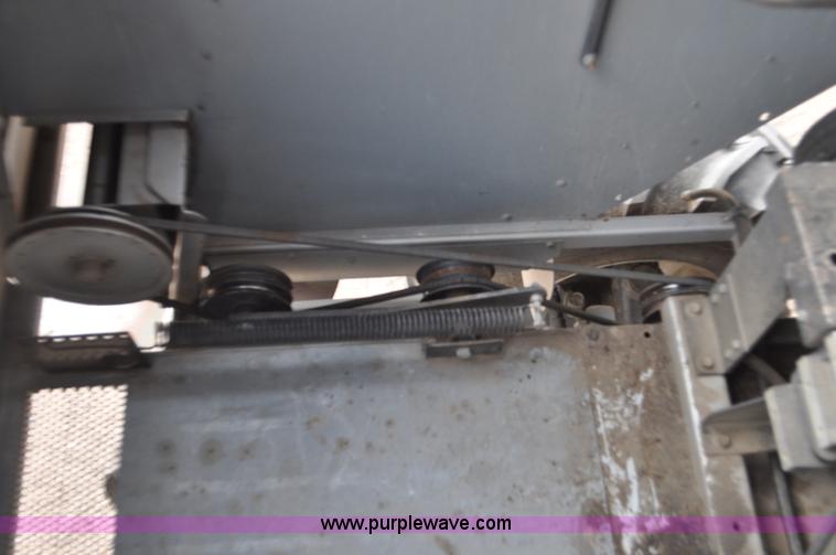 image for item G7284 2000 Gleaner R62 combine