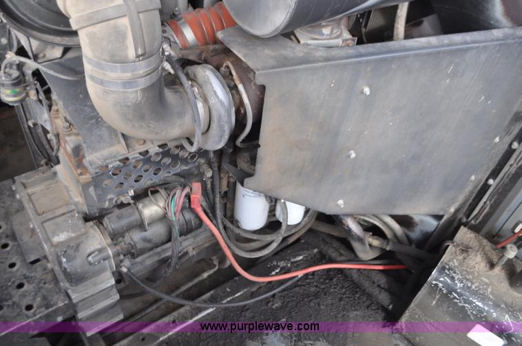 image for item G7284 2000 Gleaner R62 combine