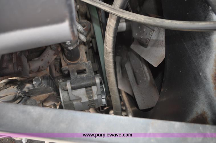 image for item G7284 2000 Gleaner R62 combine