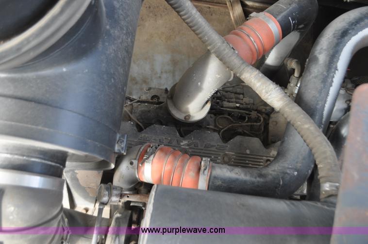 image for item G7284 2000 Gleaner R62 combine