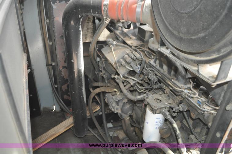 image for item G7284 2000 Gleaner R62 combine