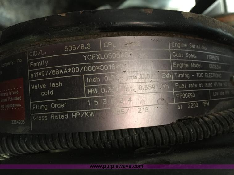 image for item G7284 2000 Gleaner R62 combine