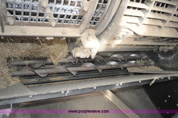 image for item G7284 2000 Gleaner R62 combine