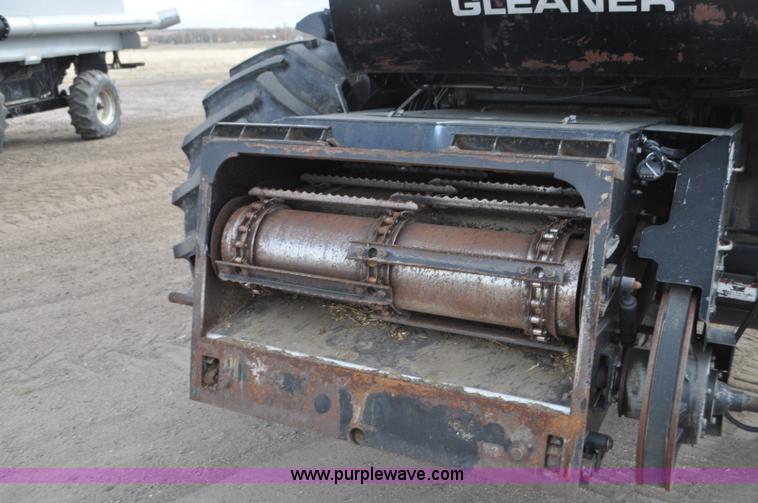 image for item G7284 2000 Gleaner R62 combine