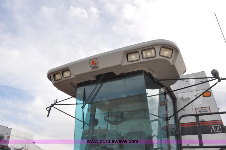 image for item G7284 2000 Gleaner R62 combine