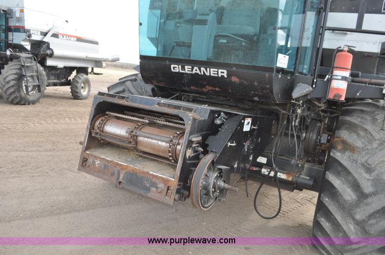 image for item G7284 2000 Gleaner R62 combine