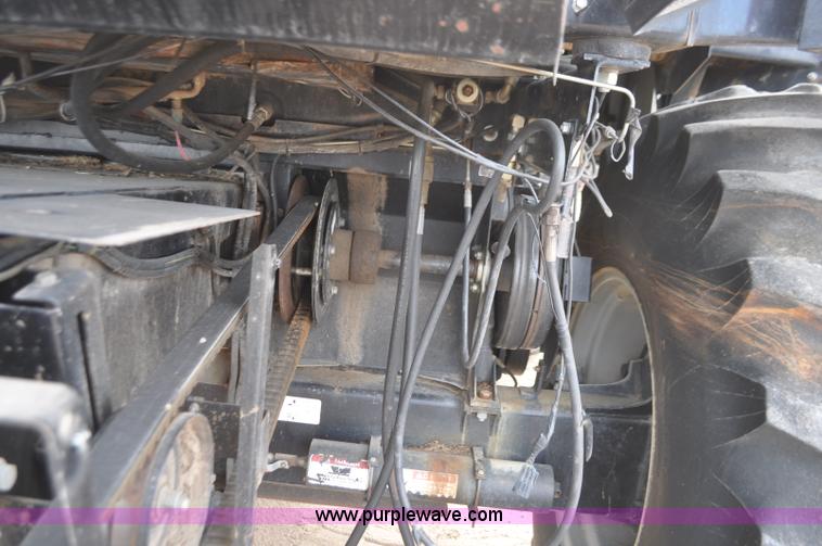 image for item G7284 2000 Gleaner R62 combine