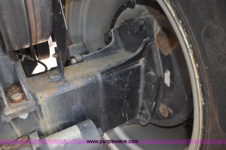 image for item G7284 2000 Gleaner R62 combine