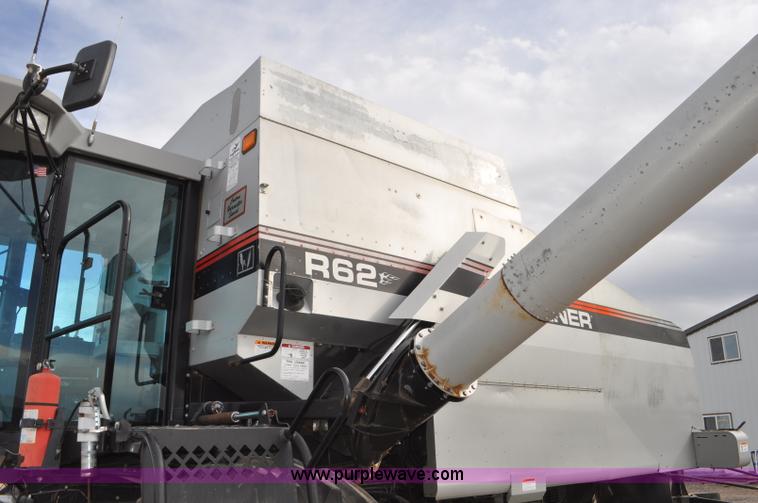 image for item G7284 2000 Gleaner R62 combine