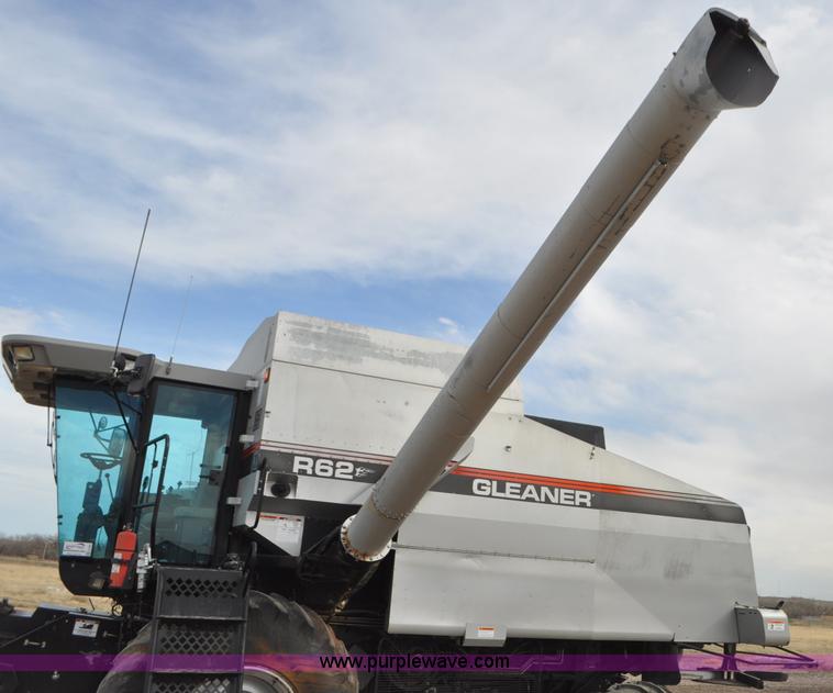 image for item G7284 2000 Gleaner R62 combine