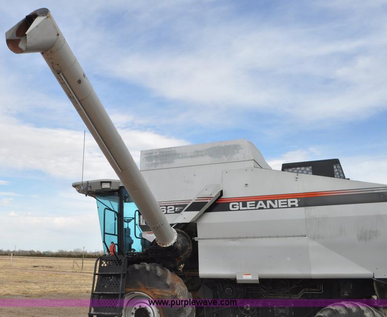 image for item G7284 2000 Gleaner R62 combine