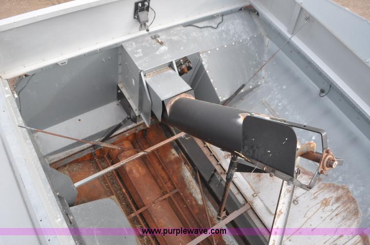 image for item G7284 2000 Gleaner R62 combine