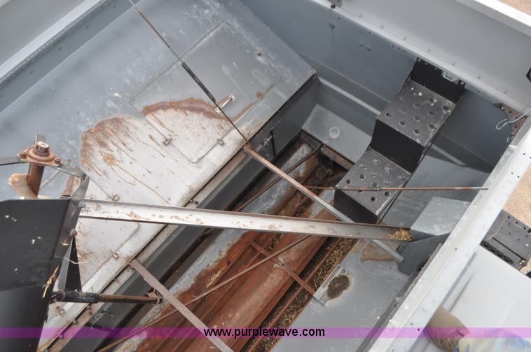 image for item G7284 2000 Gleaner R62 combine