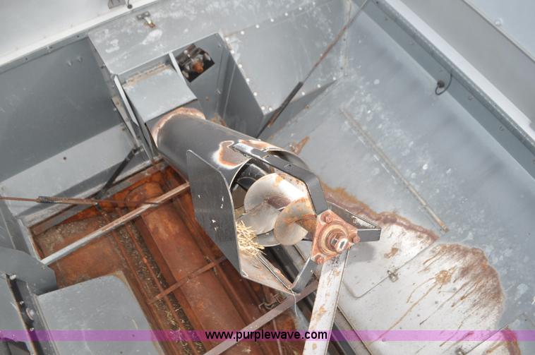 image for item G7284 2000 Gleaner R62 combine