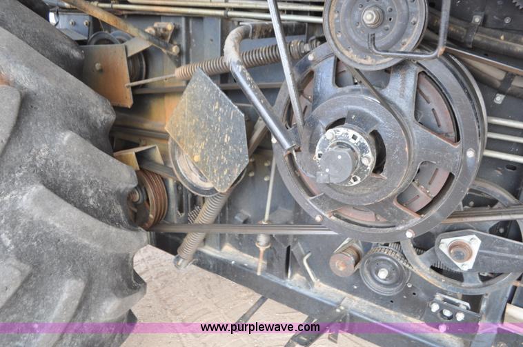 image for item G7284 2000 Gleaner R62 combine