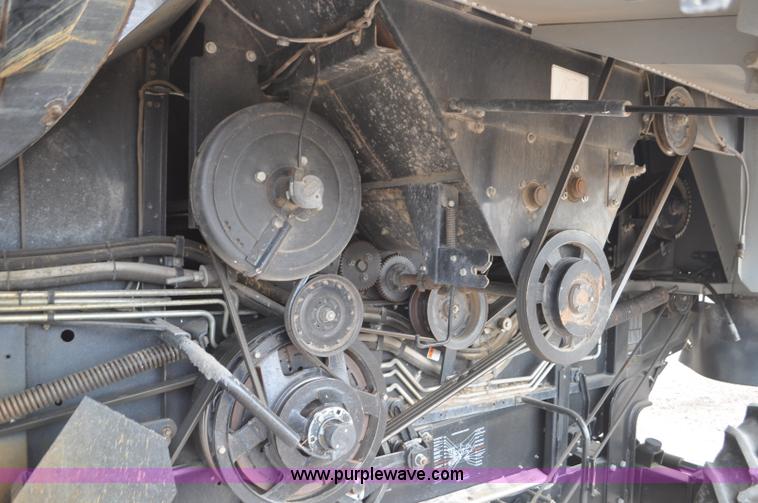 image for item G7284 2000 Gleaner R62 combine